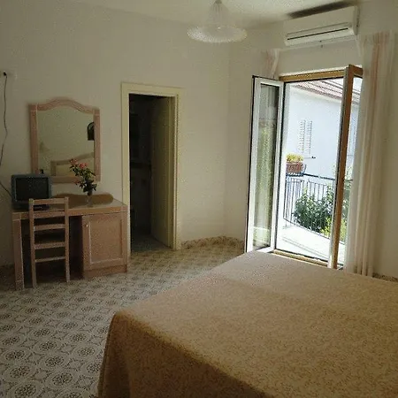 Candia Hotel 3*