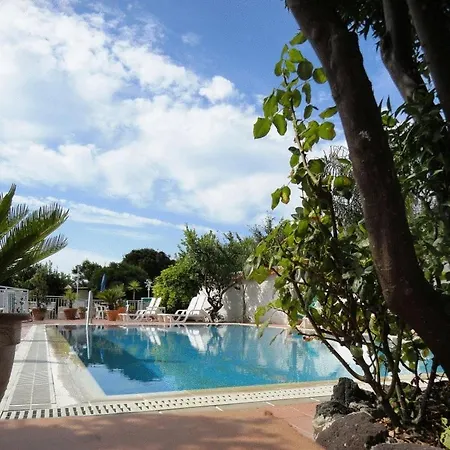 Hotel Candia 3*