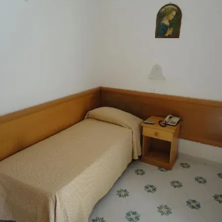 Hotel Candia 3*