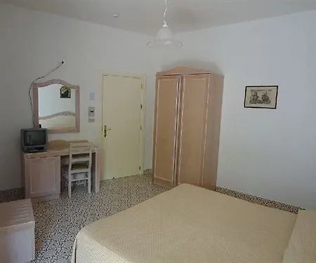Hotel Candia 3*