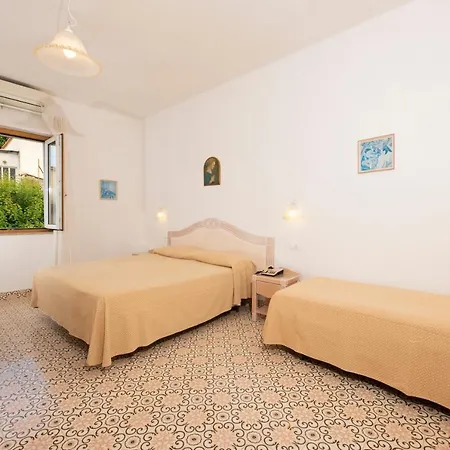 Candia Hotel 3*